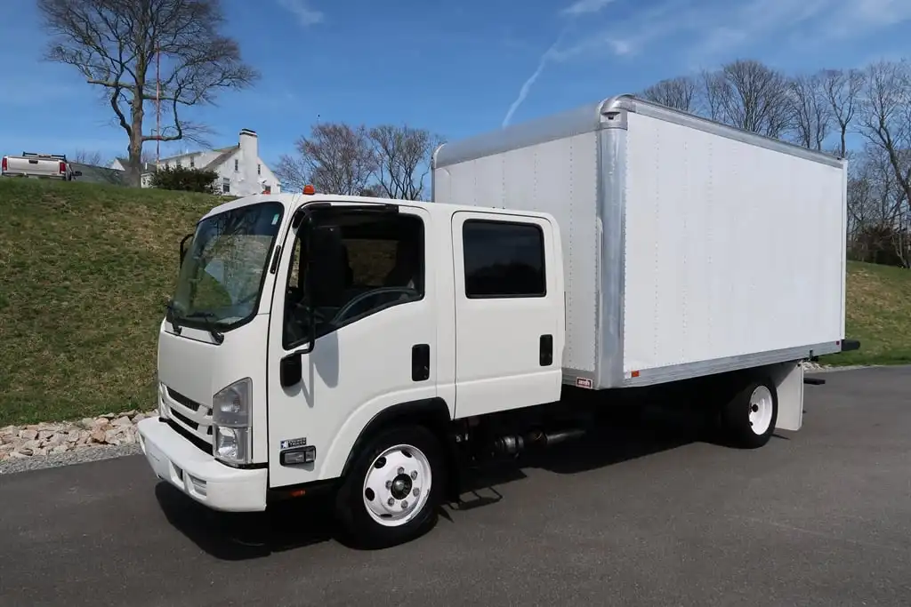 2020 Isuzu NPR-HD's photo