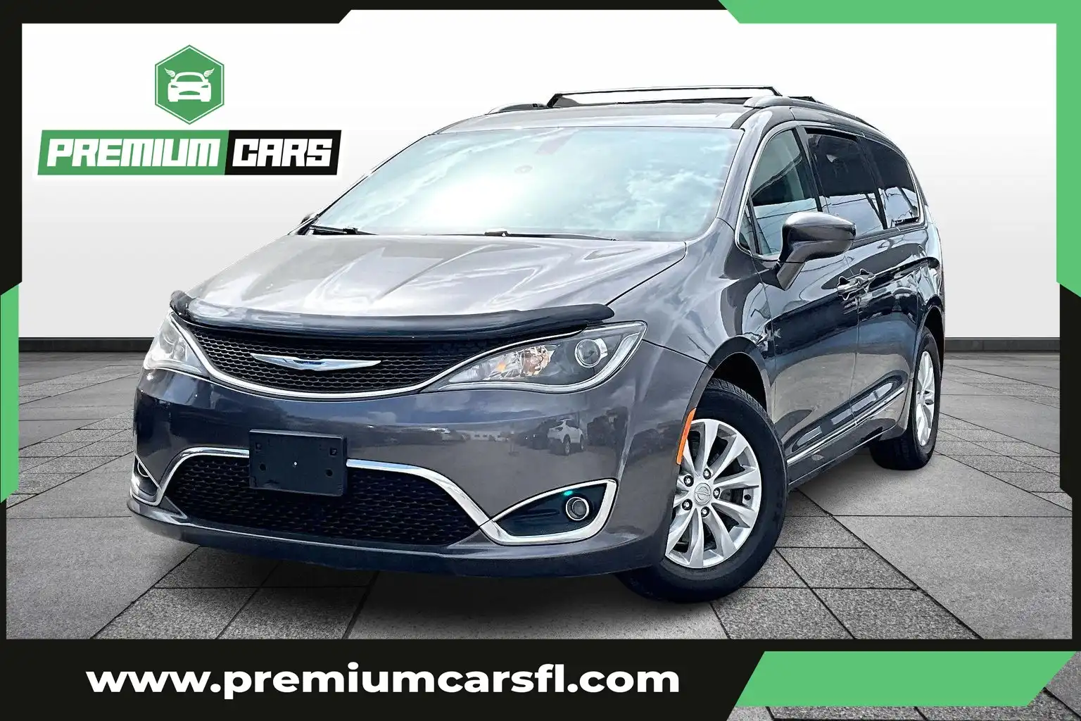 2017 Chrysler Pacifica Touring-L's photo