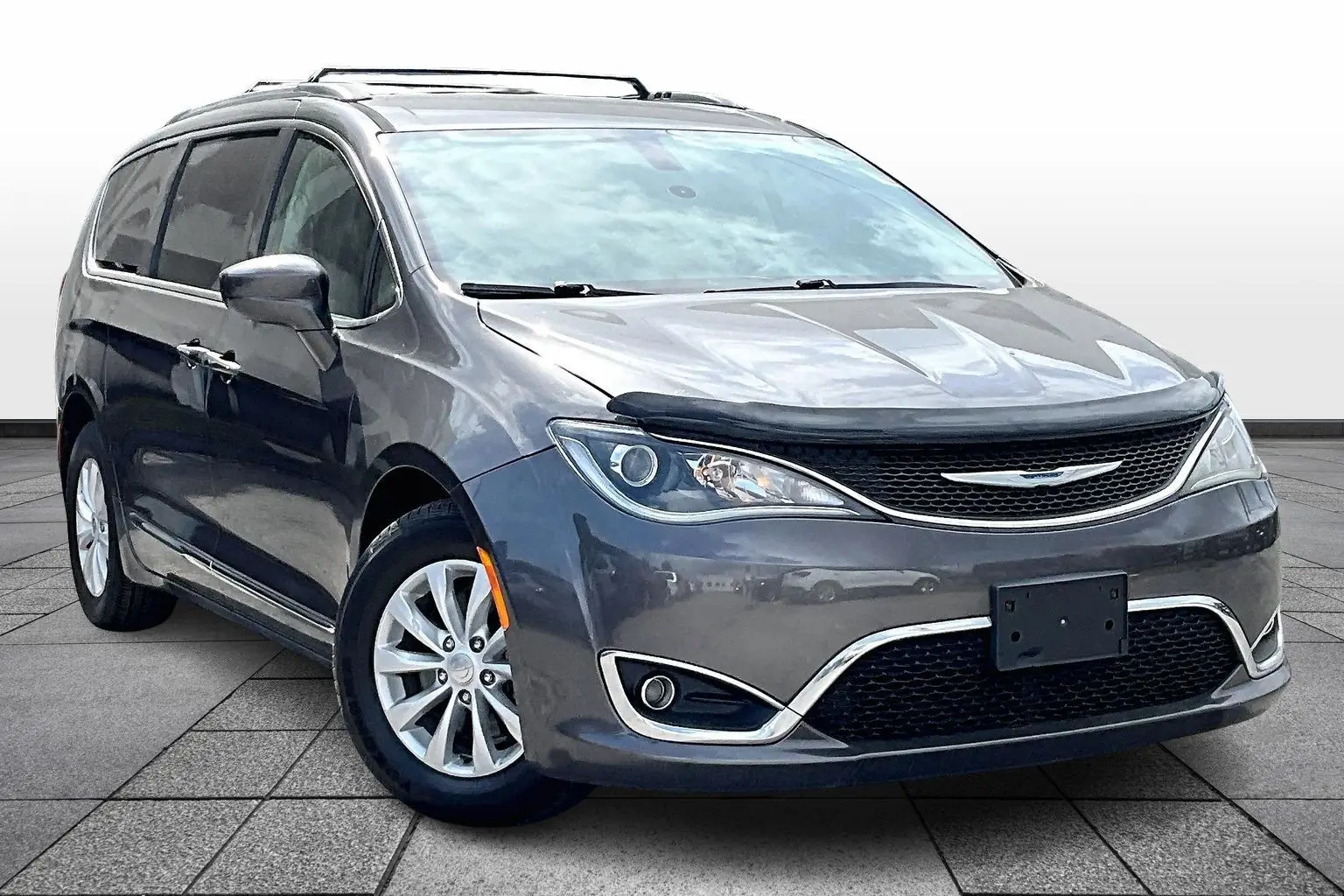 2017 Chrysler Pacifica Touring-L photo 3