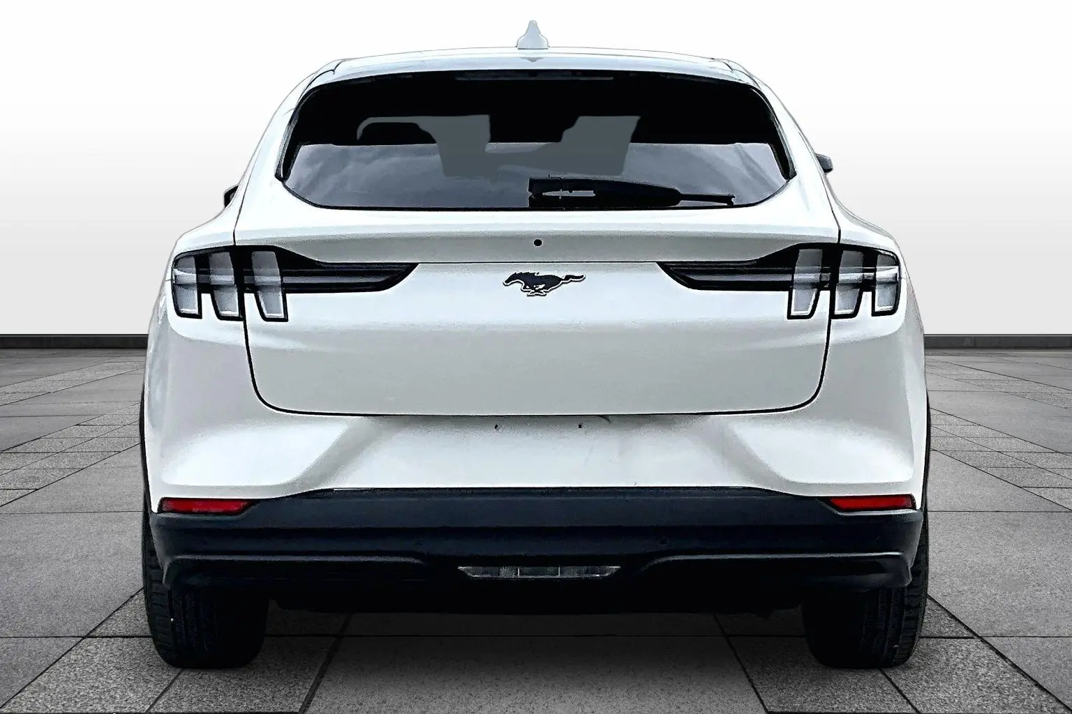 2022 Ford Mustang-Mach-e Select photo 4