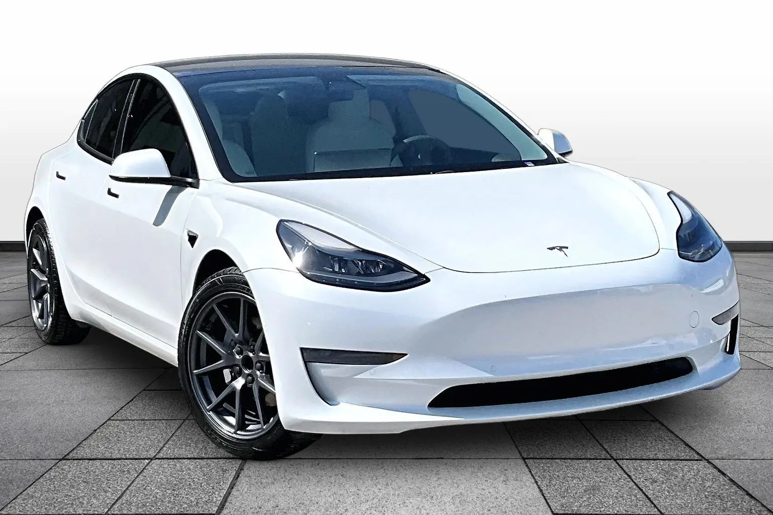 2021 Tesla Model 3 Standard Range Plus photo 3