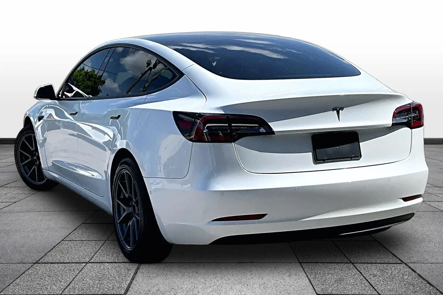 2021 Tesla Model 3 Standard Range Plus photo 4