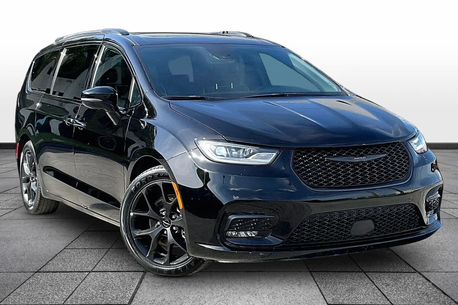 2025 Chrysler Pacifica Limited photo 3
