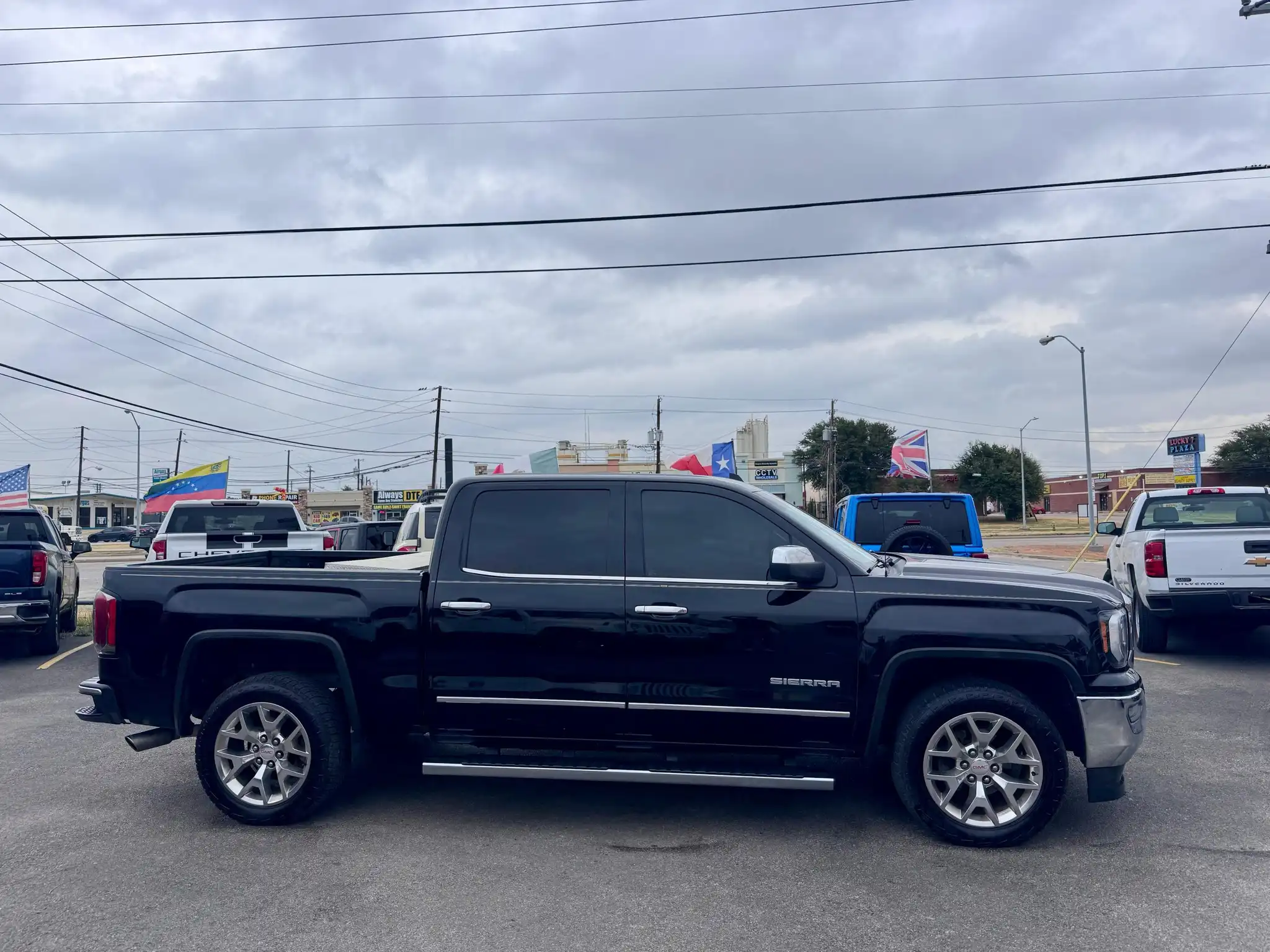 2017 GMC Sierra SLT 2WD Crew Cab Short Box's photo