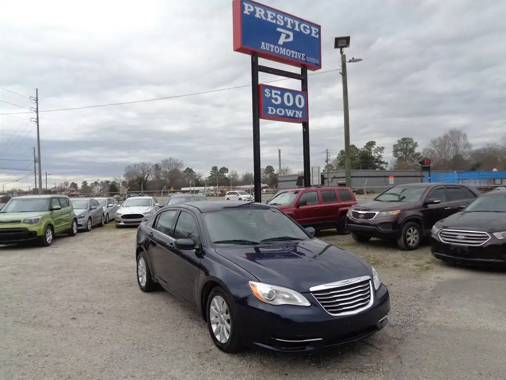 2014 Chrysler 200 Touring's photo
