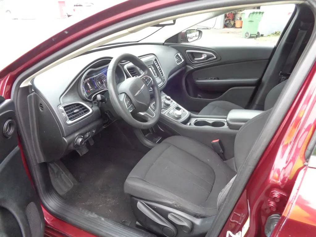 2015 Chrysler 200 Limited photo 3