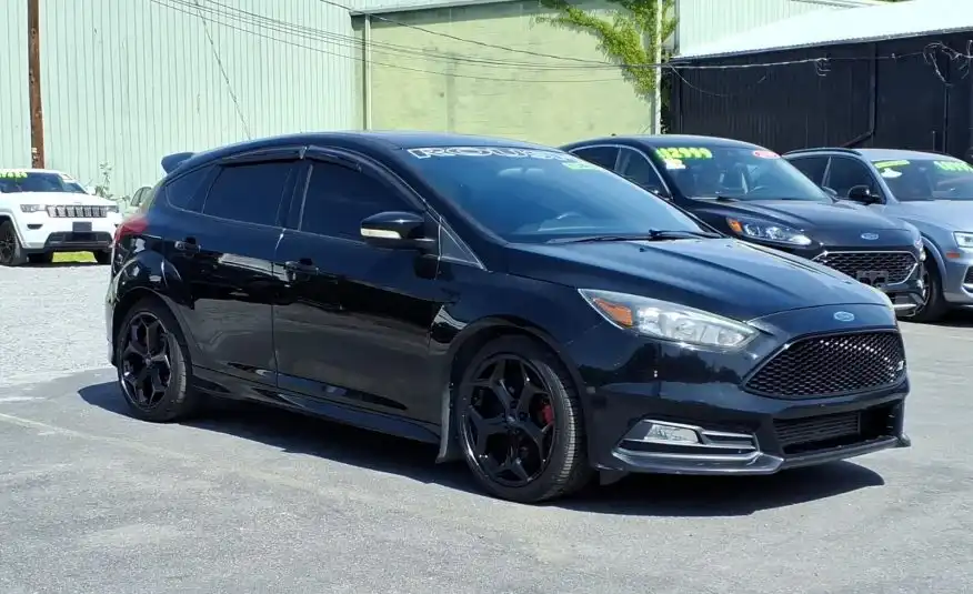 2016 Ford Focus 5 Door Hatch ST's photo