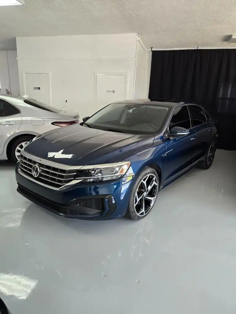 2020 Volkswagen Passat 2.0T R-Line Auto's photo