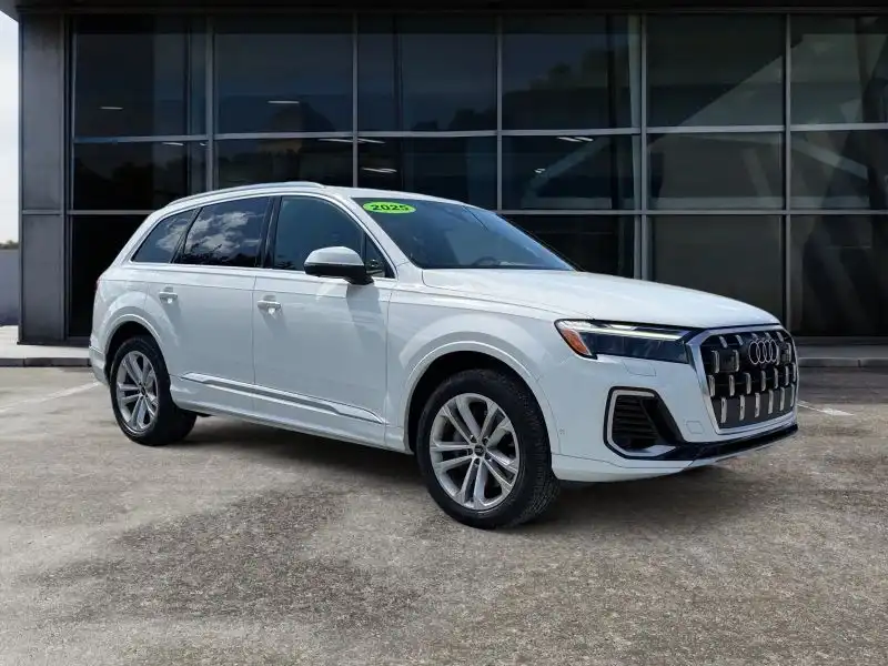 2025 Audi Q7 55 Premium Plus quattro Tiptronic's photo