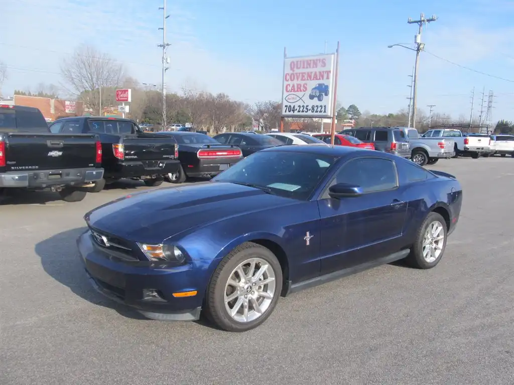 2011 Ford Mustang V6 Premium's photo