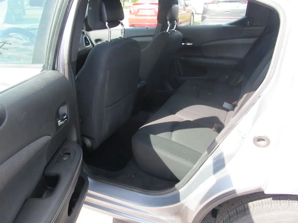 2014 Dodge Avenger SXT photo 4