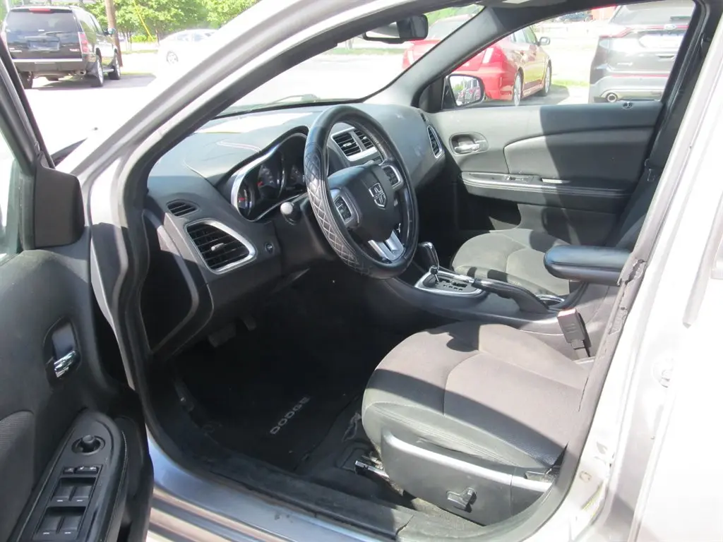 2014 Dodge Avenger SXT photo 3