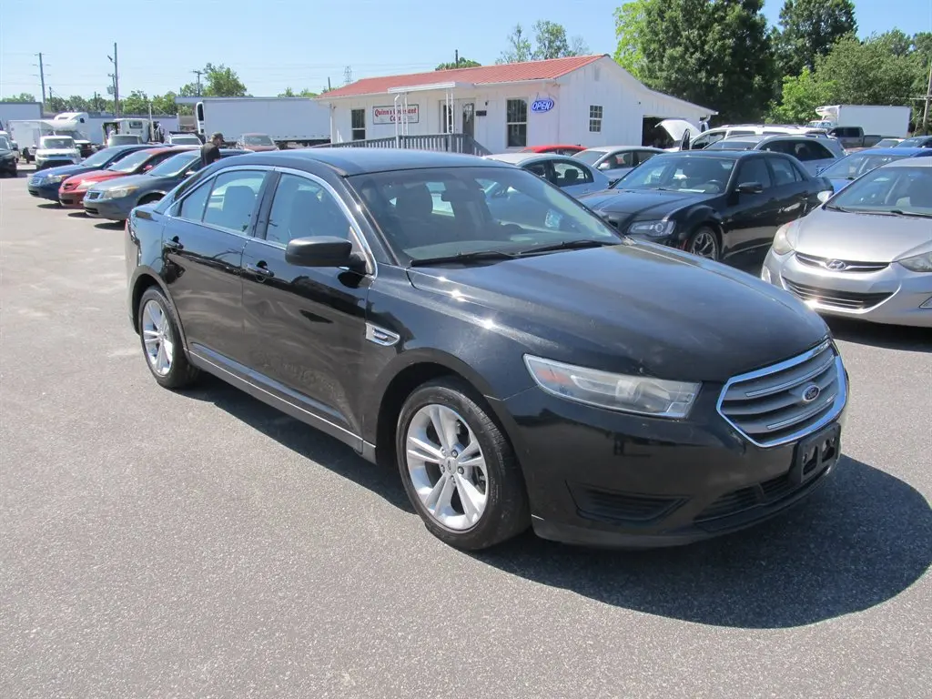 2015 Ford Taurus SE FWD photo 5