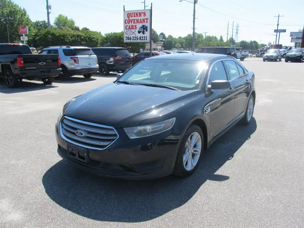 2015 Ford Taurus SE FWD's photo