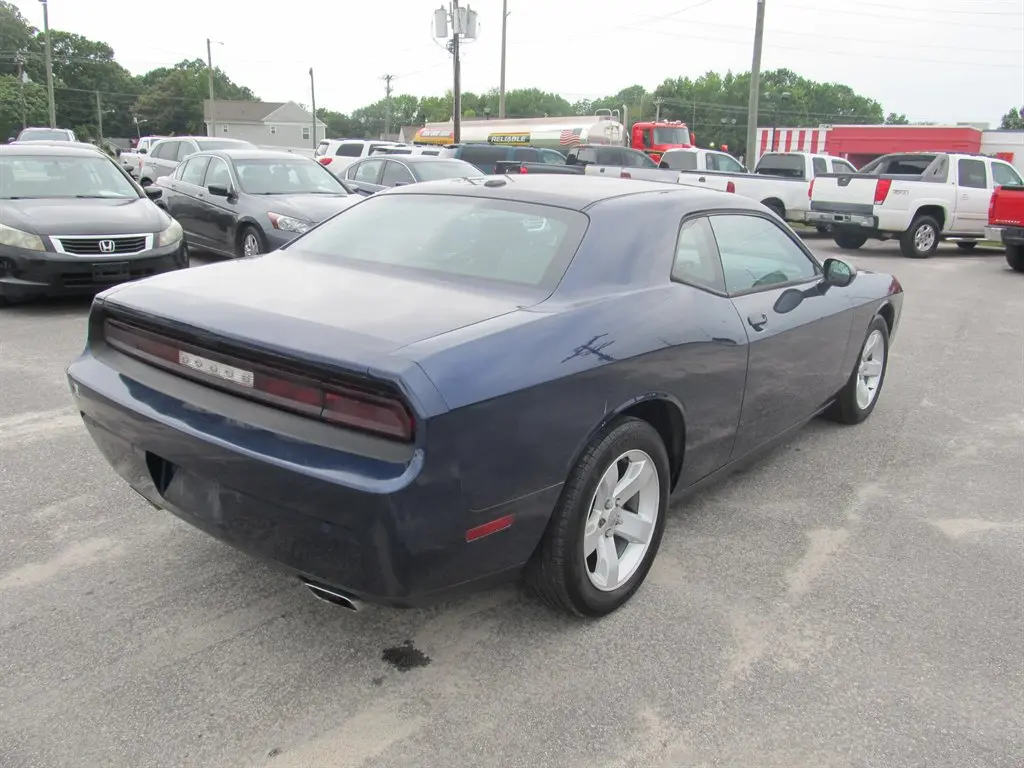 2013 Dodge Challenger SXT photo 3