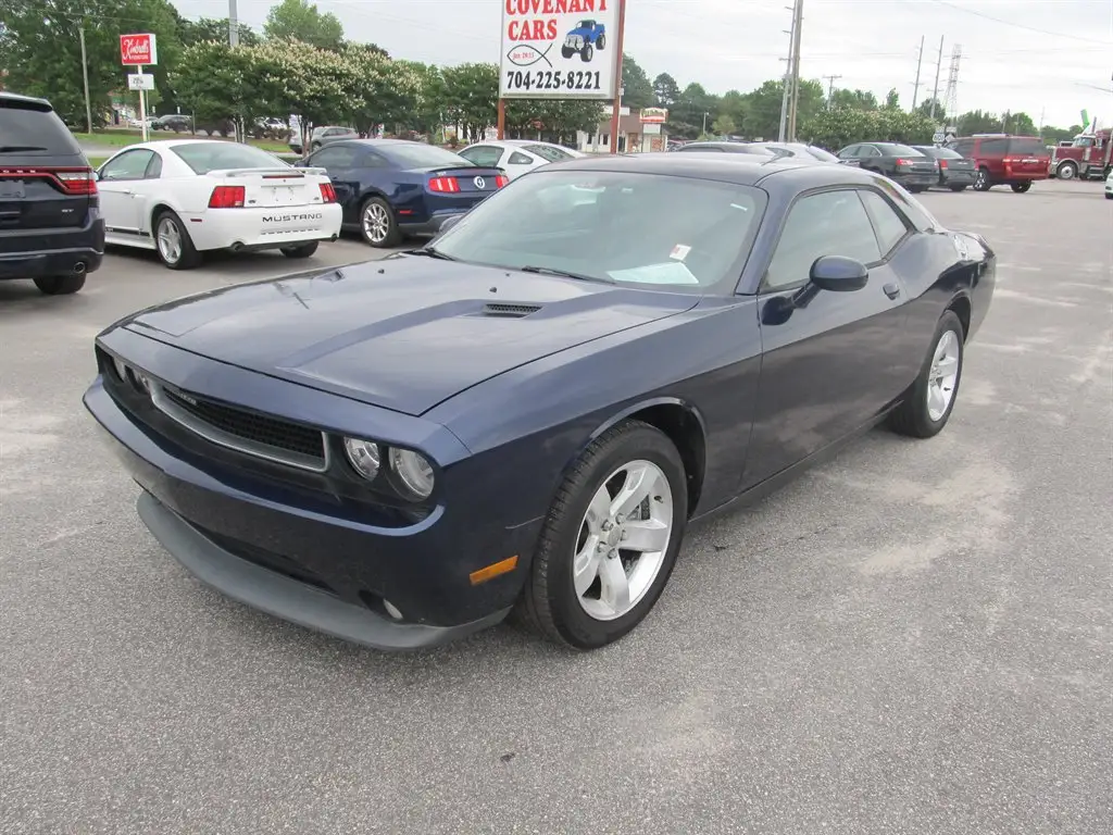 2013 Dodge Challenger SXT photo 1