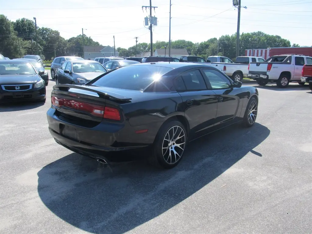 2013 Dodge Charger SXT photo 5