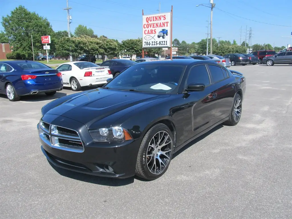 2013 Dodge Charger SXT photo 1