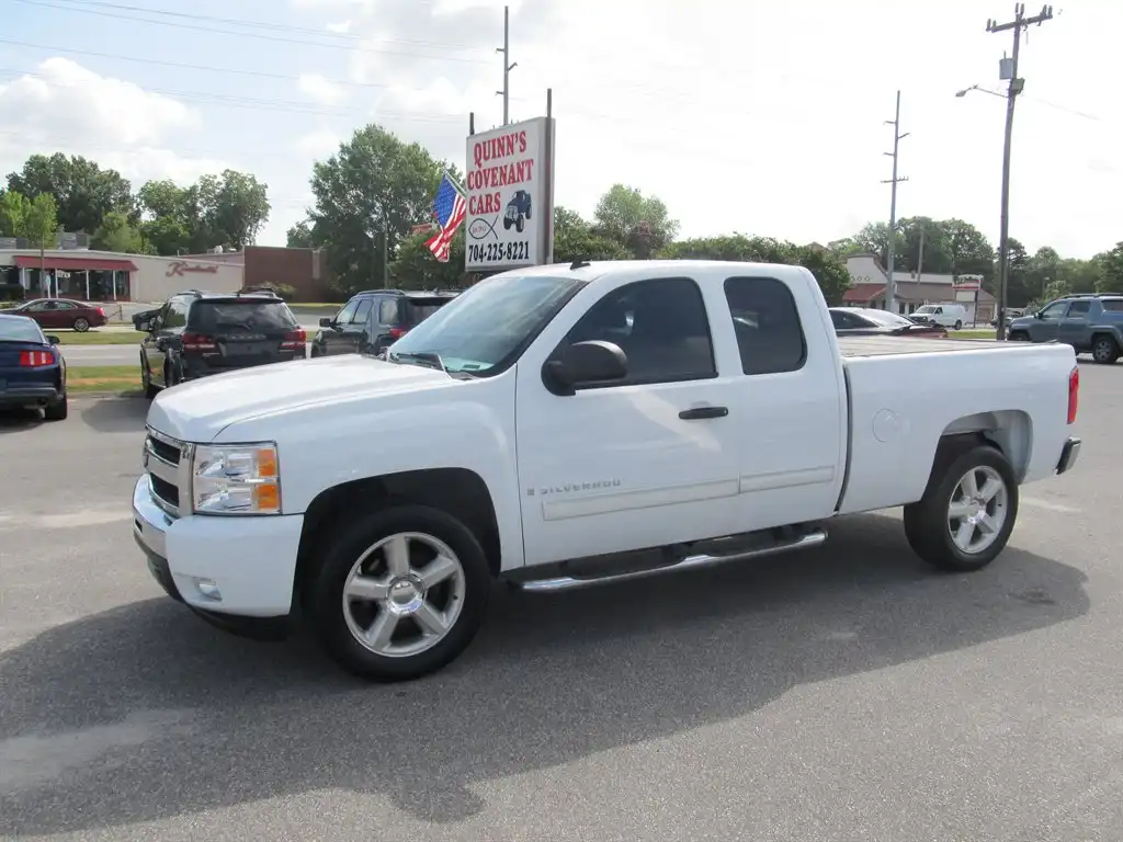 2009 Chevrolet Silverado 1500 1LT Extended Cab SWB's photo