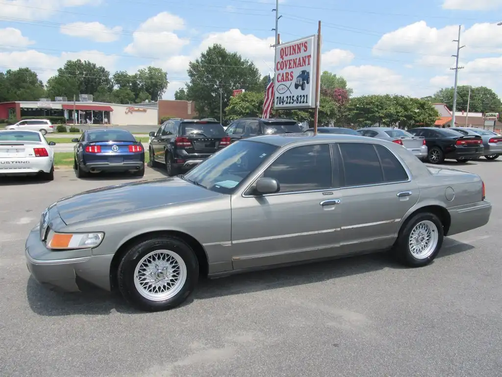 2000 Mercury Grand Marquis LS's photo
