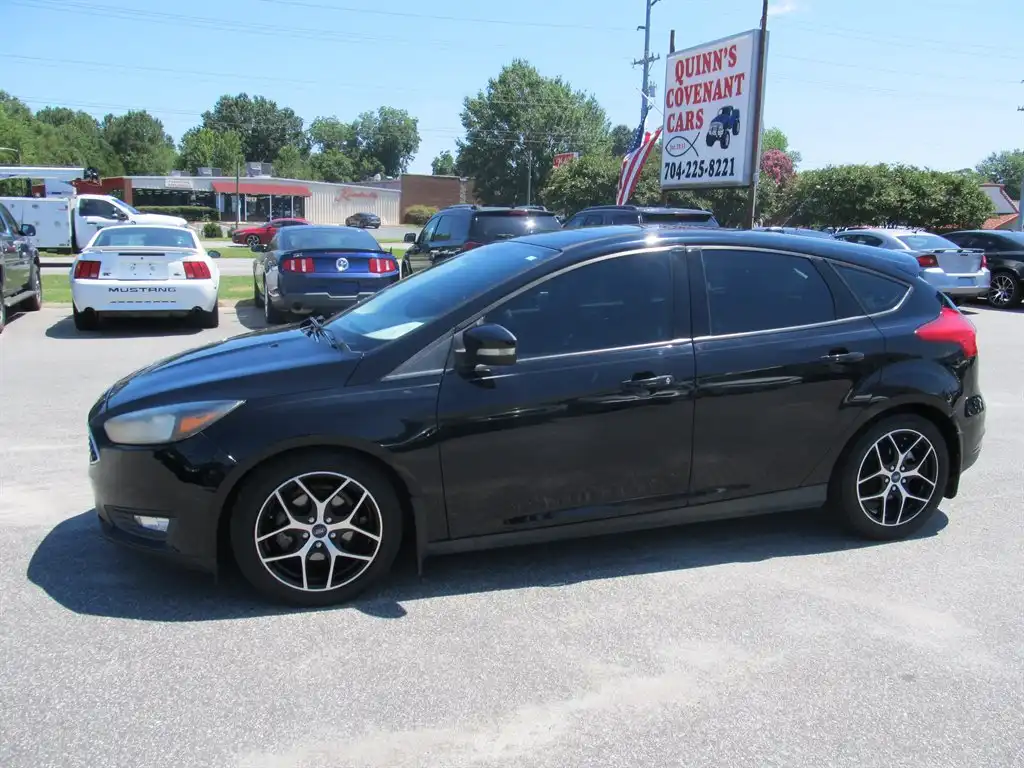 2018 Ford Focus Hatch SEL's photo