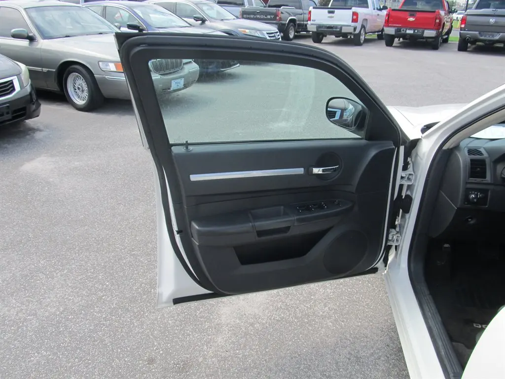 2009 Dodge Charger SXT photo 5