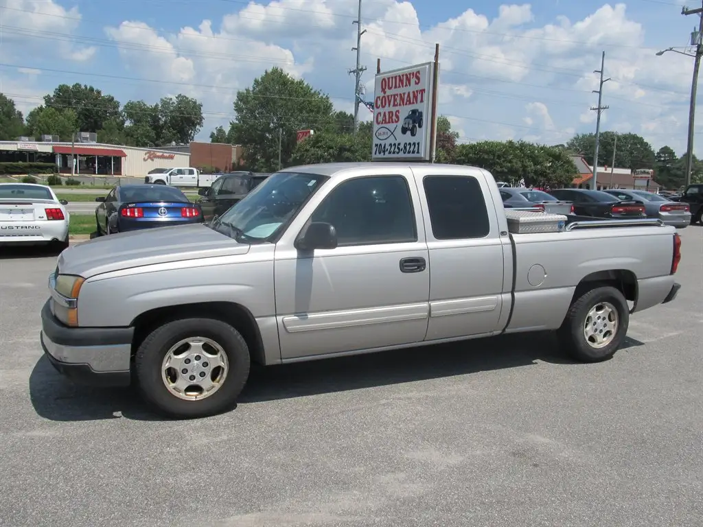 2004 Chevrolet Silverado 1500 Extended Cab SWB photo 1