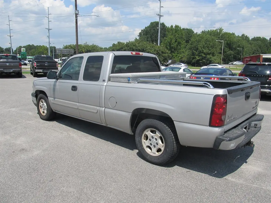 2004 Chevrolet Silverado 1500 Extended Cab SWB photo 4