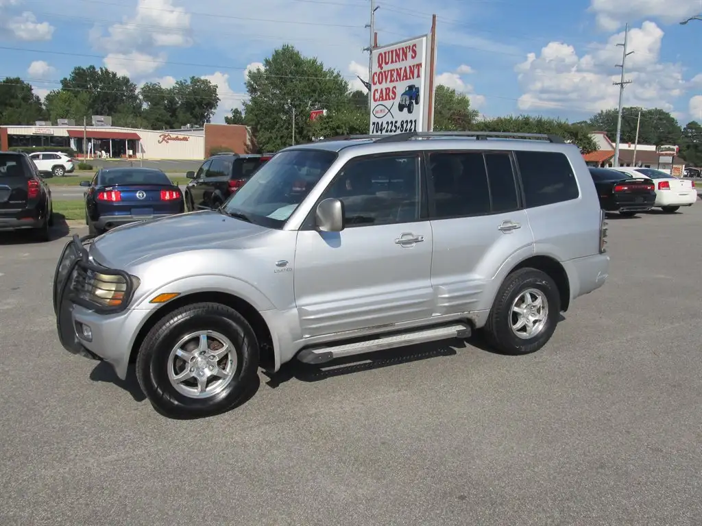 2002 Mitsubishi Montero LTD's photo