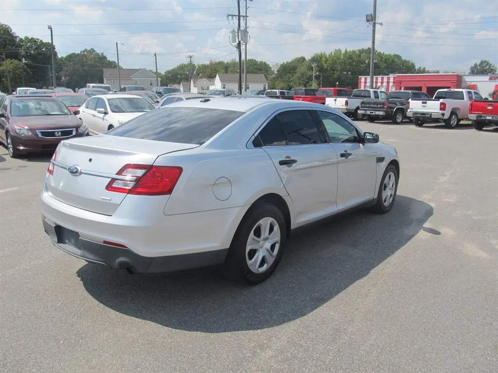 2013 Ford Taurus SHO photo 5