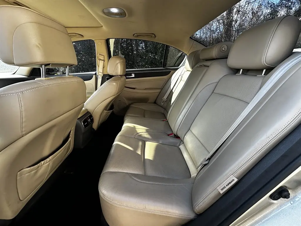 2012 Hyundai Genesis 3.8 photo 4