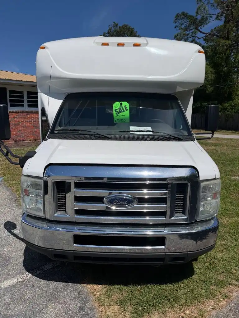2017 Ford E-Series SRW E-350 Super Duty 138 in WB's photo