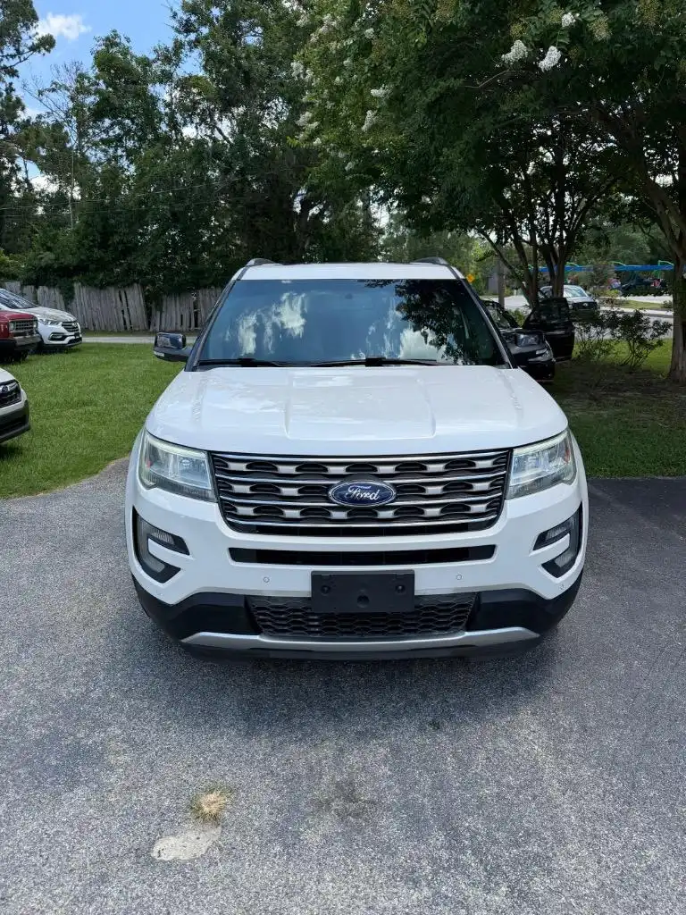 2017 Ford Explorer XLT FWD's photo