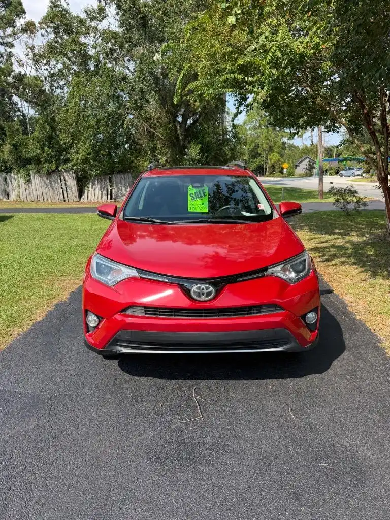 2017 Toyota RAV4 XLE's photo