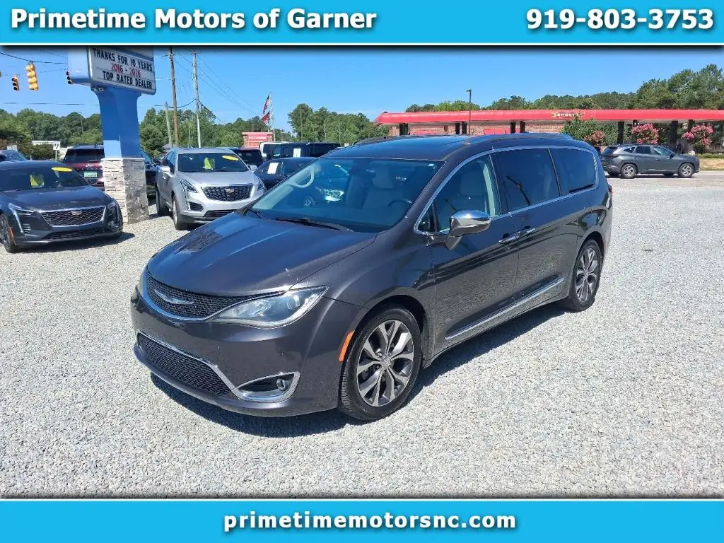 2017 Chrysler Pacifica Limited photo 1