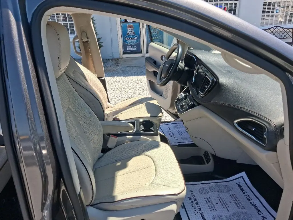 2017 Chrysler Pacifica Limited photo 4