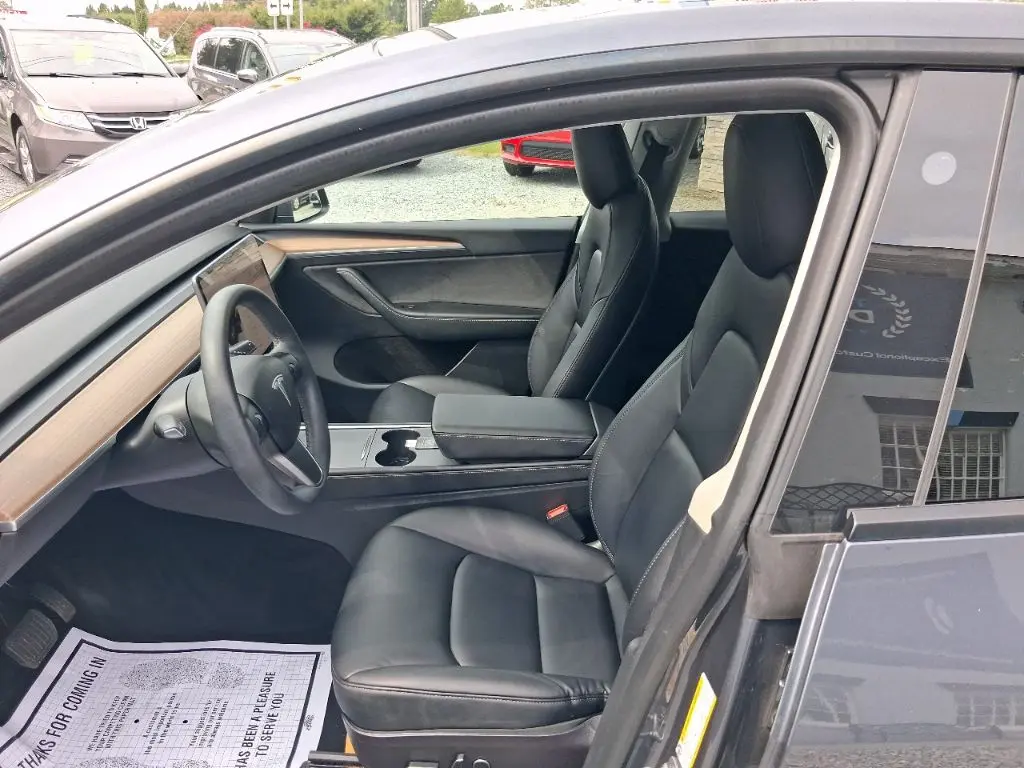 2023 Tesla Model Y Long Range Dual Motor AWD photo 5