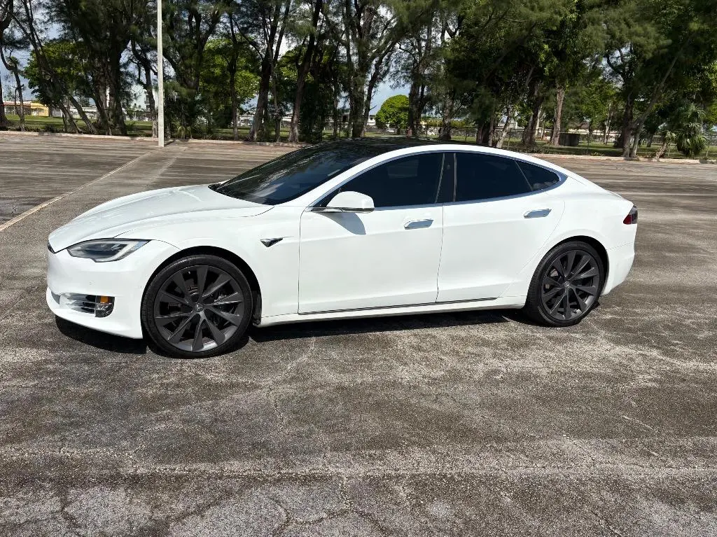 2020 Tesla Model S Long Range photo 3