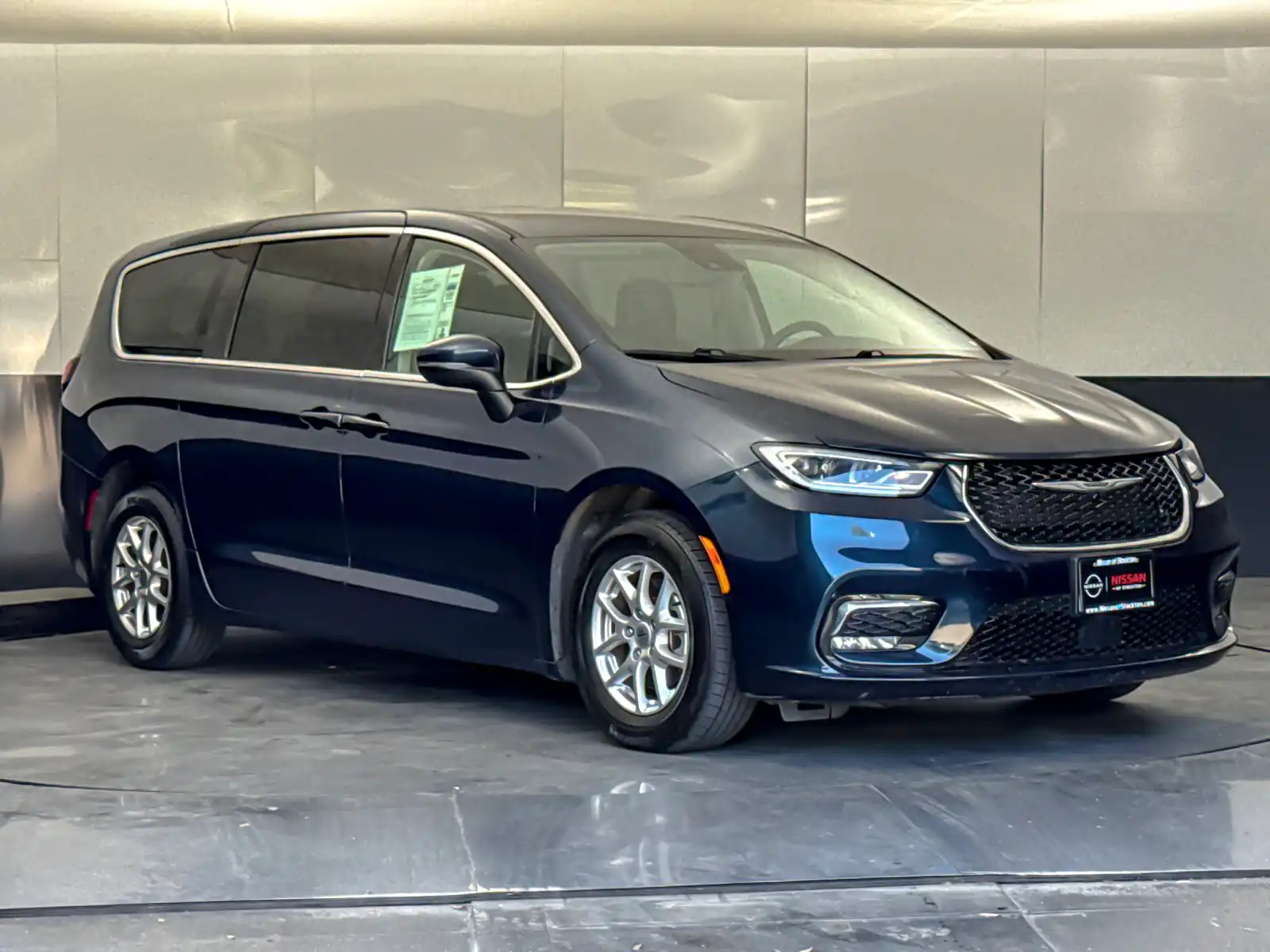 2023 Chrysler Pacifica Touring L's photo