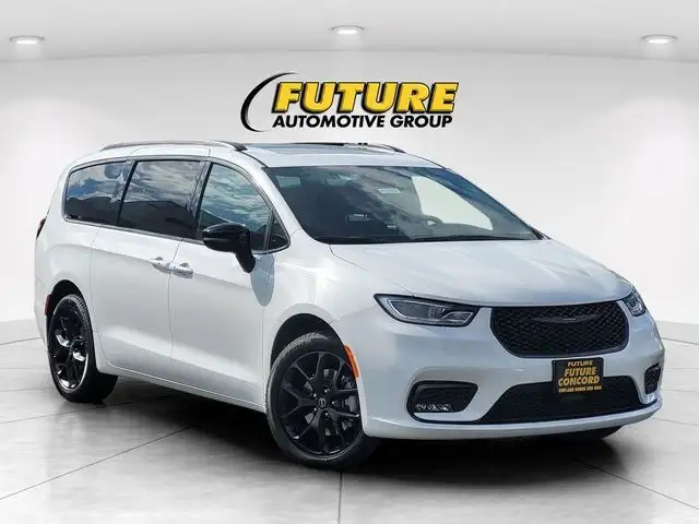 2026 Chrysler Pacifica Limited AWD's photo