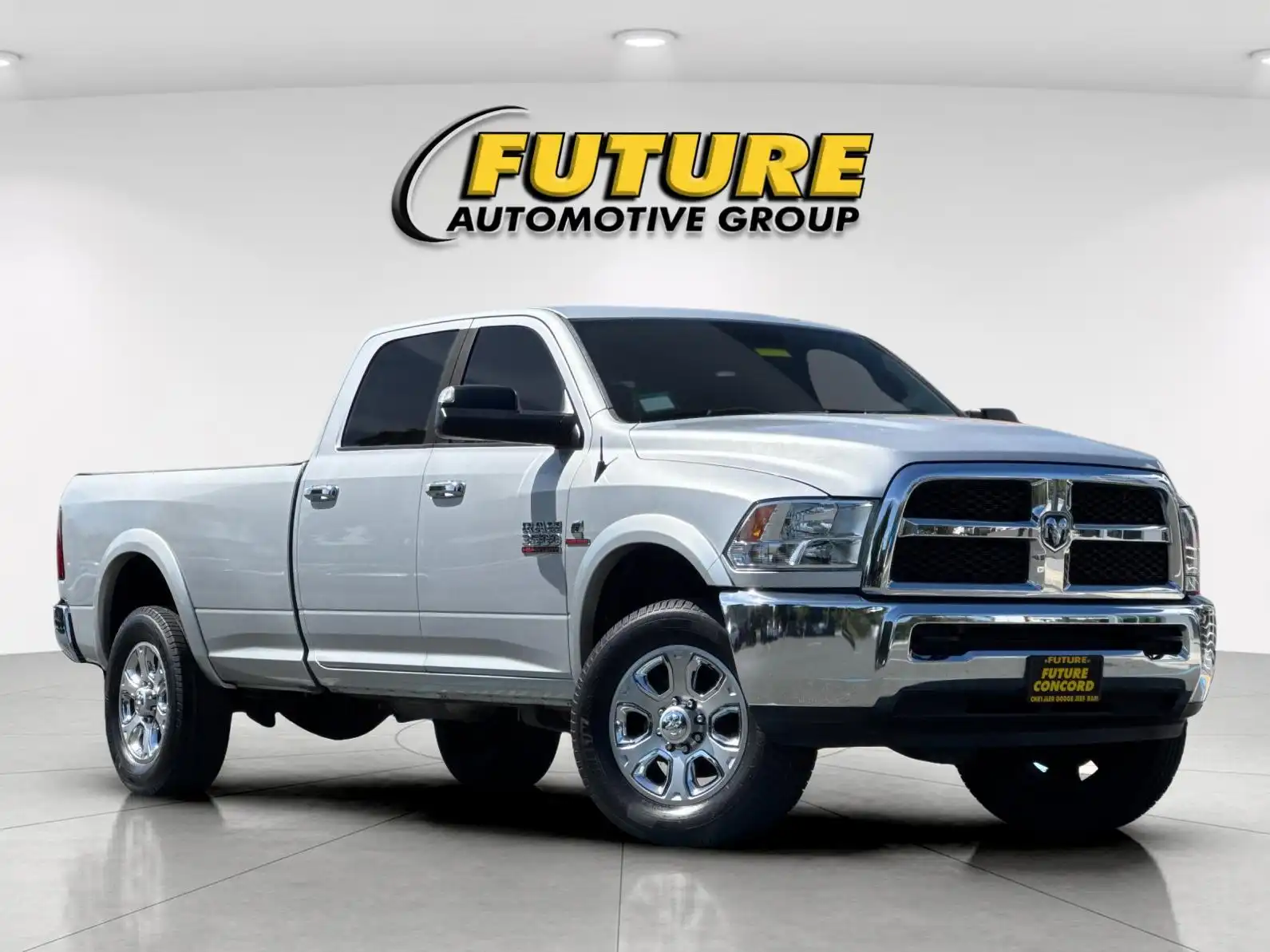 2015 RAM 3500 SLT 4X4 Crew Cab LWB's photo