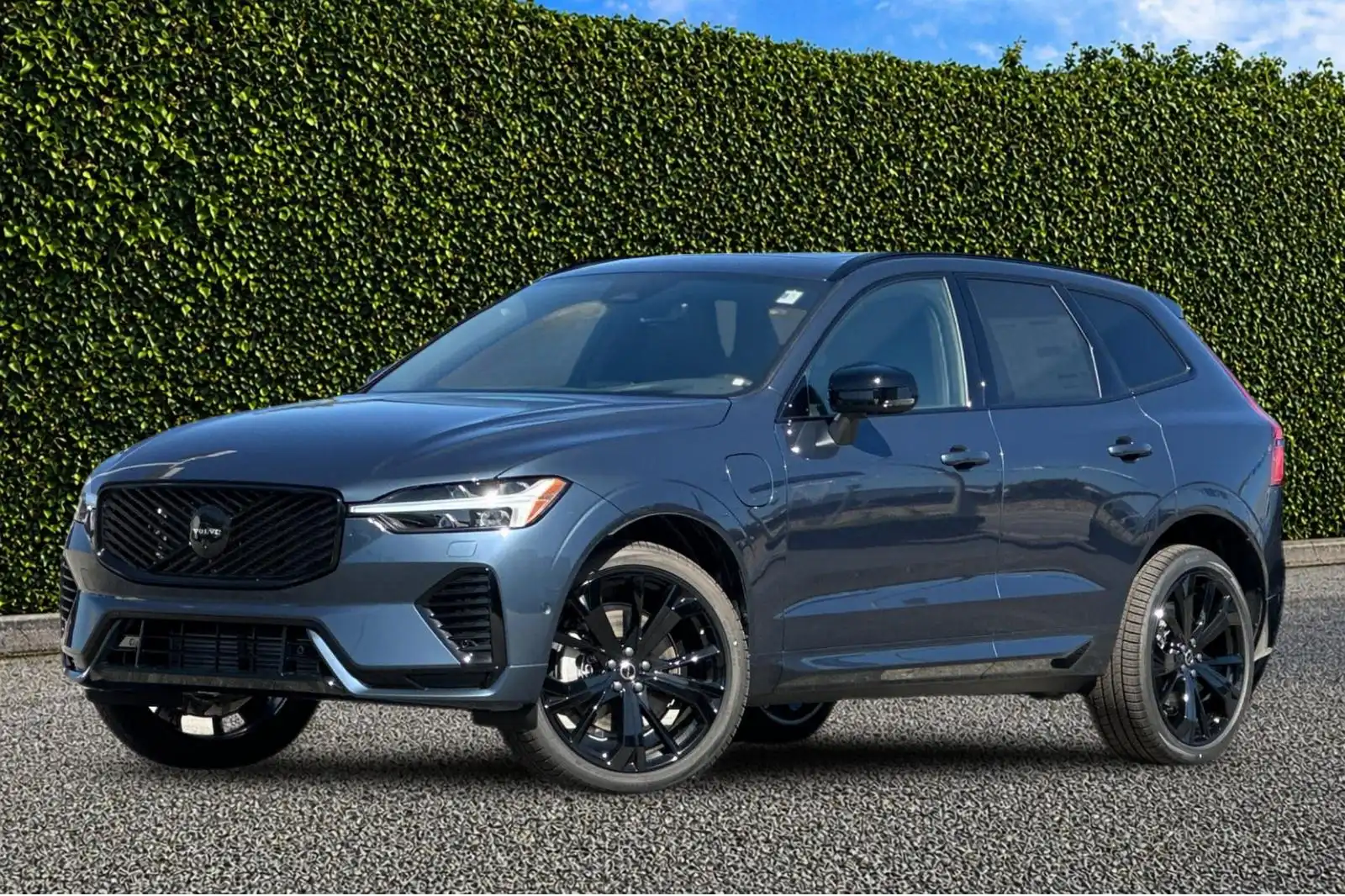 2026 Volvo XC60 T8 Ultra Black Edition Theme AWD's photo