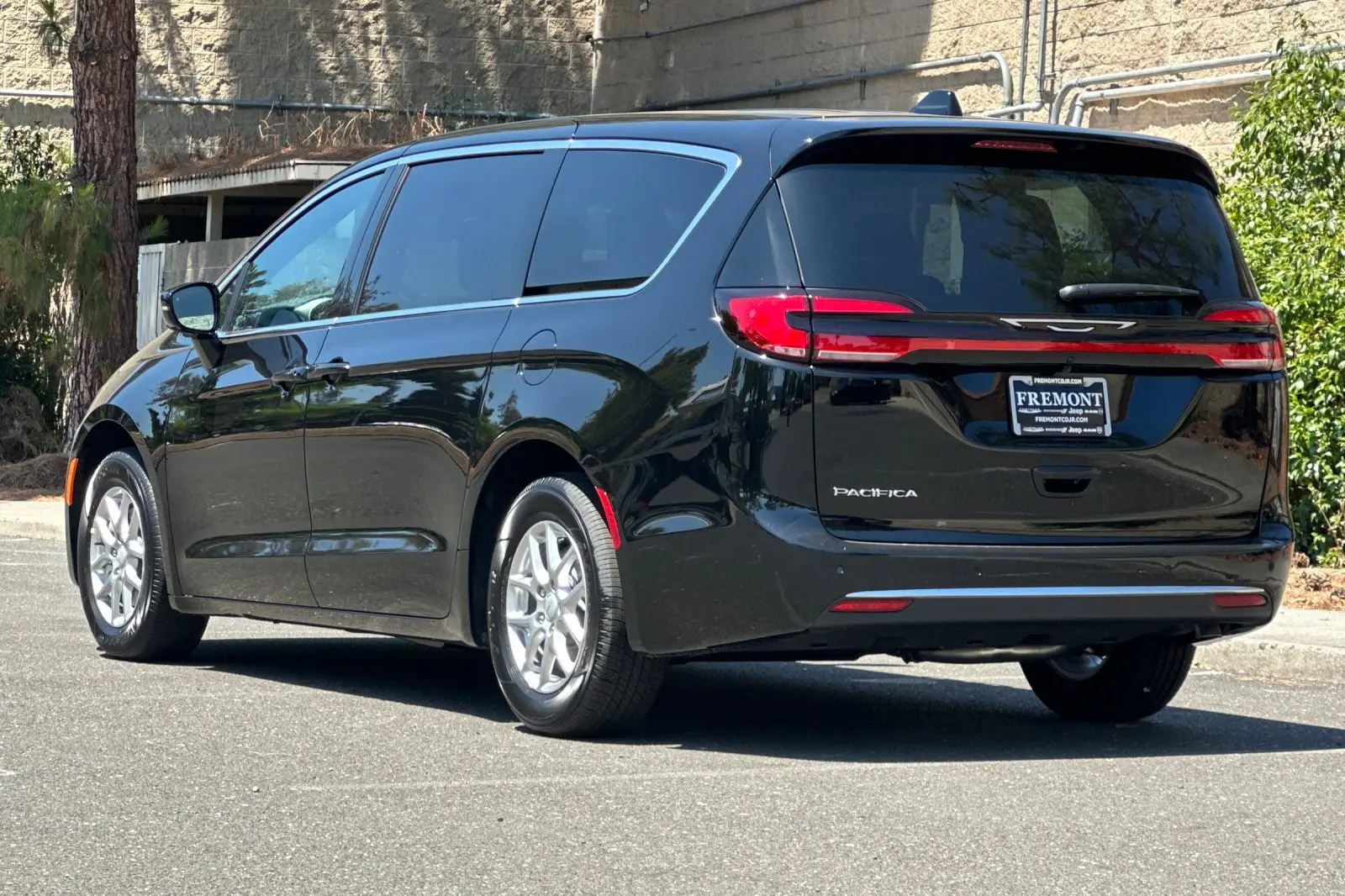 2027 Chrysler Pacifica Select photo 5