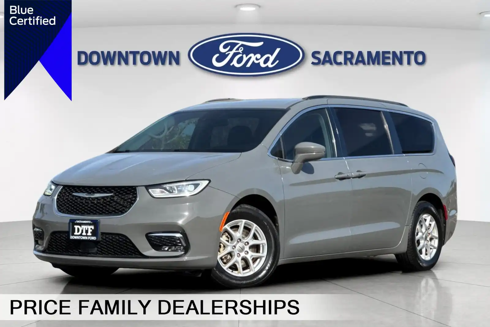 2022 Chrysler Pacifica Touring L's photo