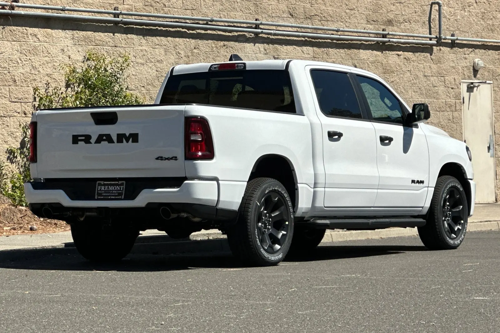 2026 RAM 1500 Express 4x4 Crew Cab 5'7 photo 3