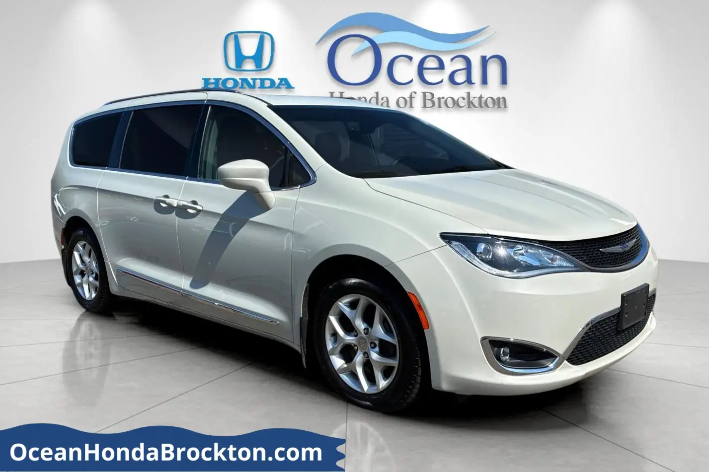2020 Chrysler Pacifica Touring L Plus's photo