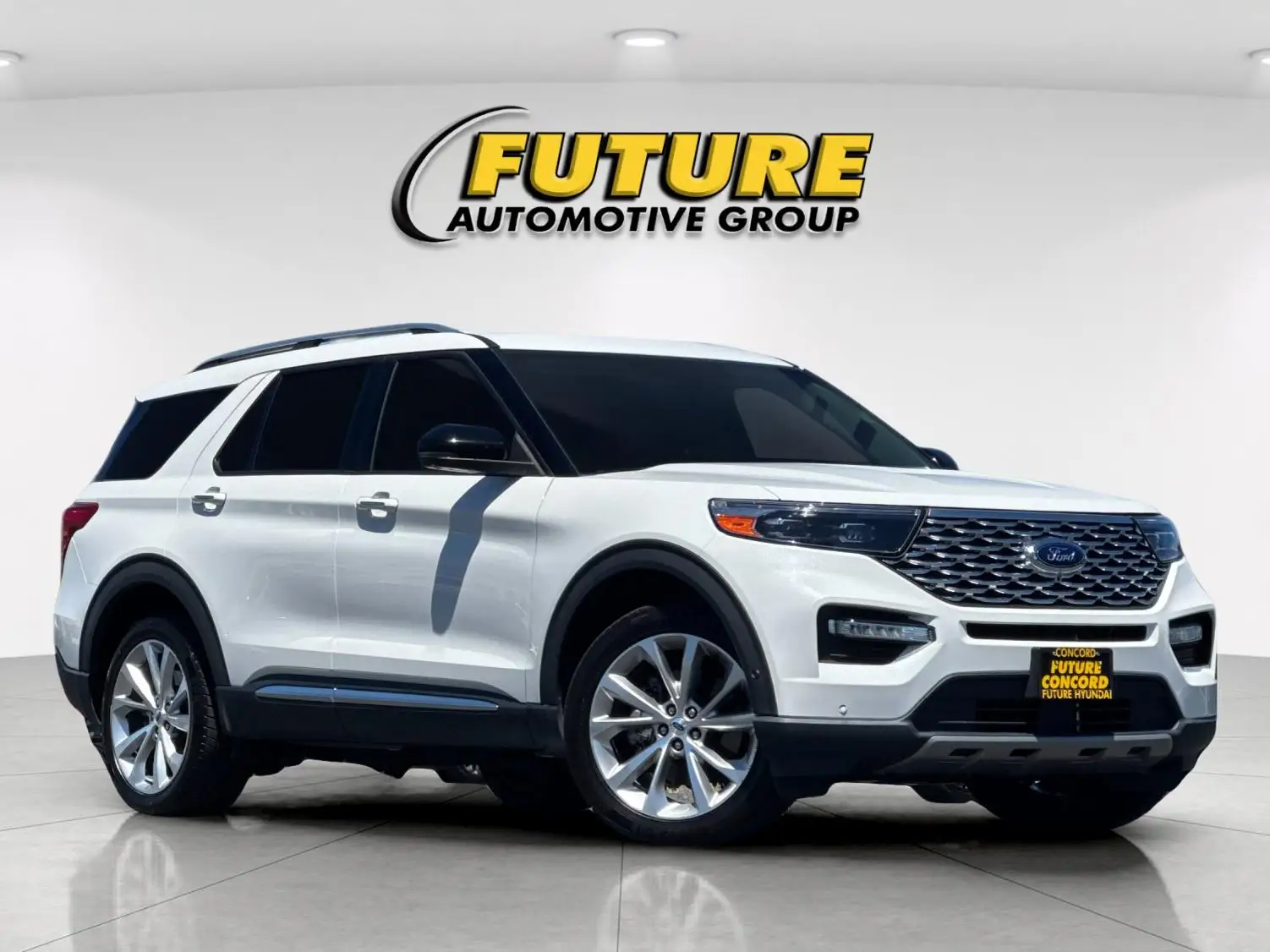2022 Ford Explorer Platinum HEV photo 1