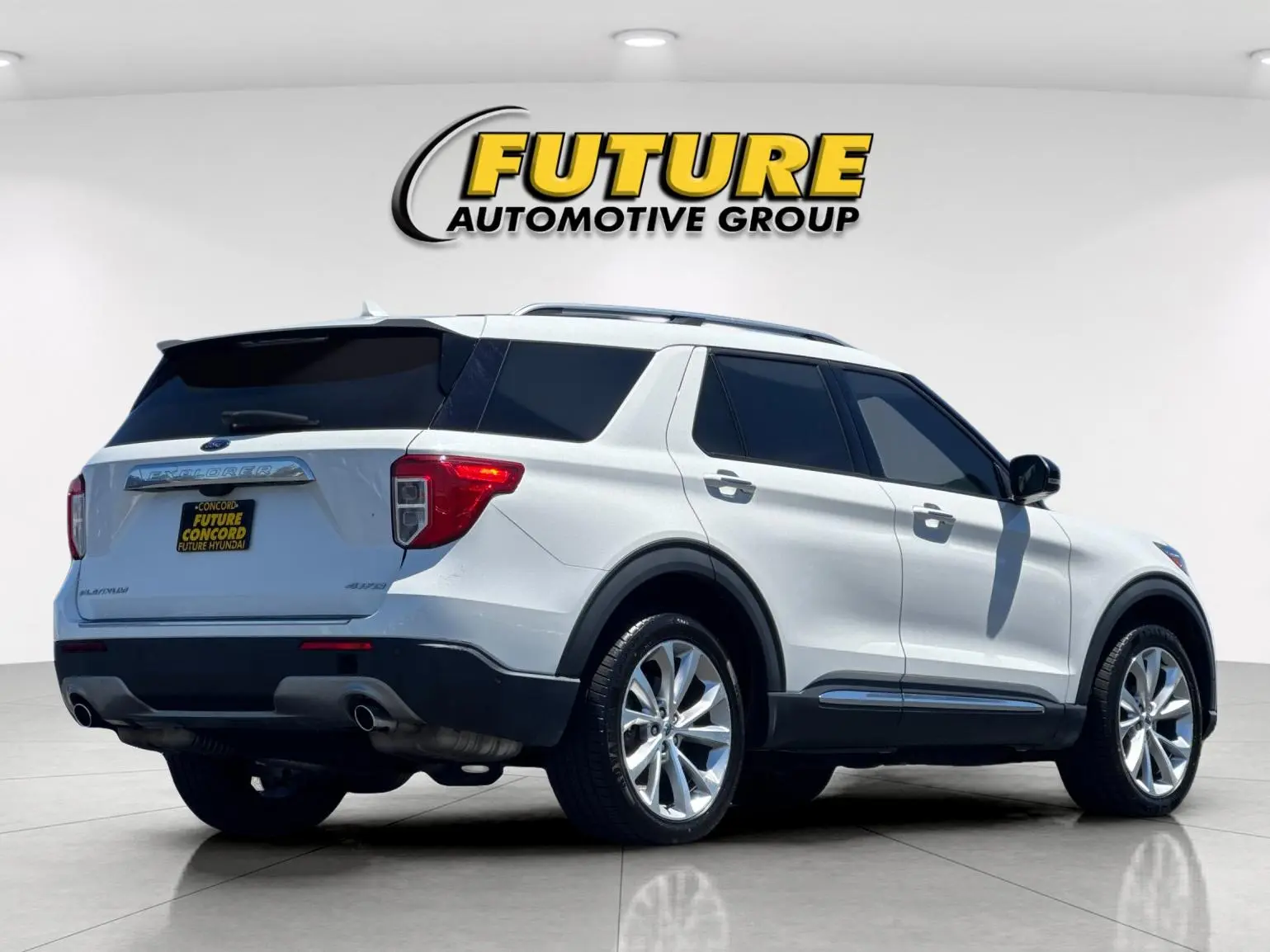 2022 Ford Explorer Platinum HEV photo 3