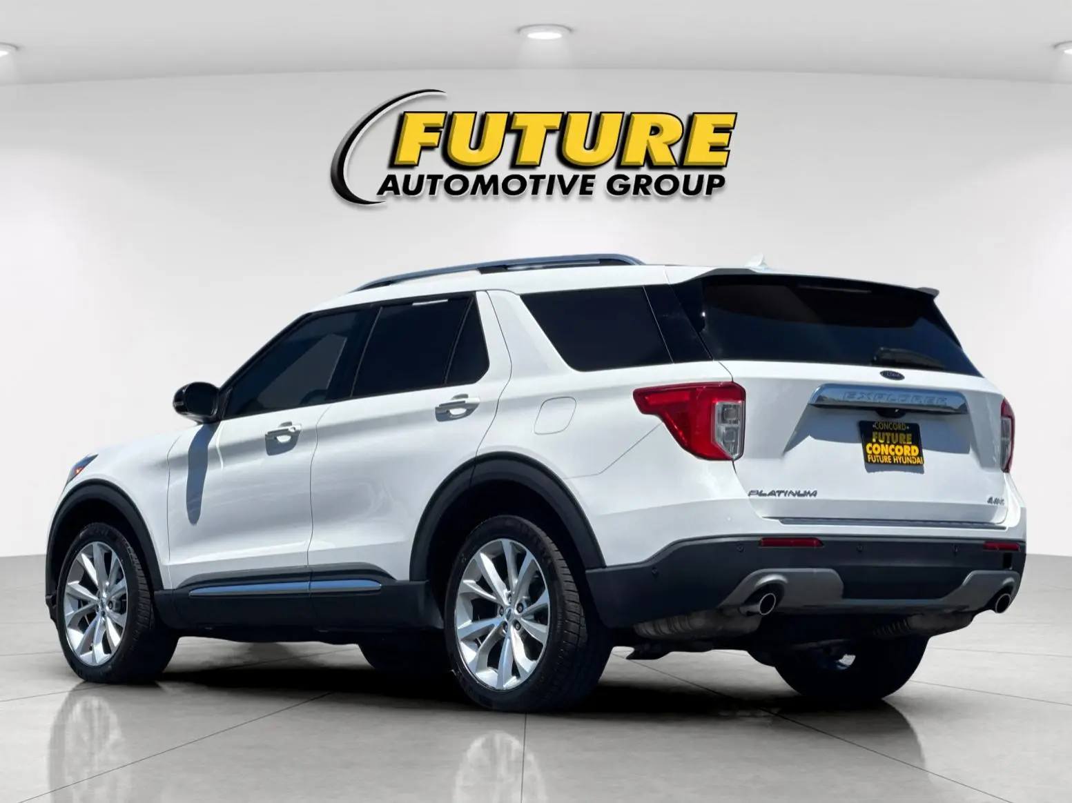 2022 Ford Explorer Platinum HEV photo 5