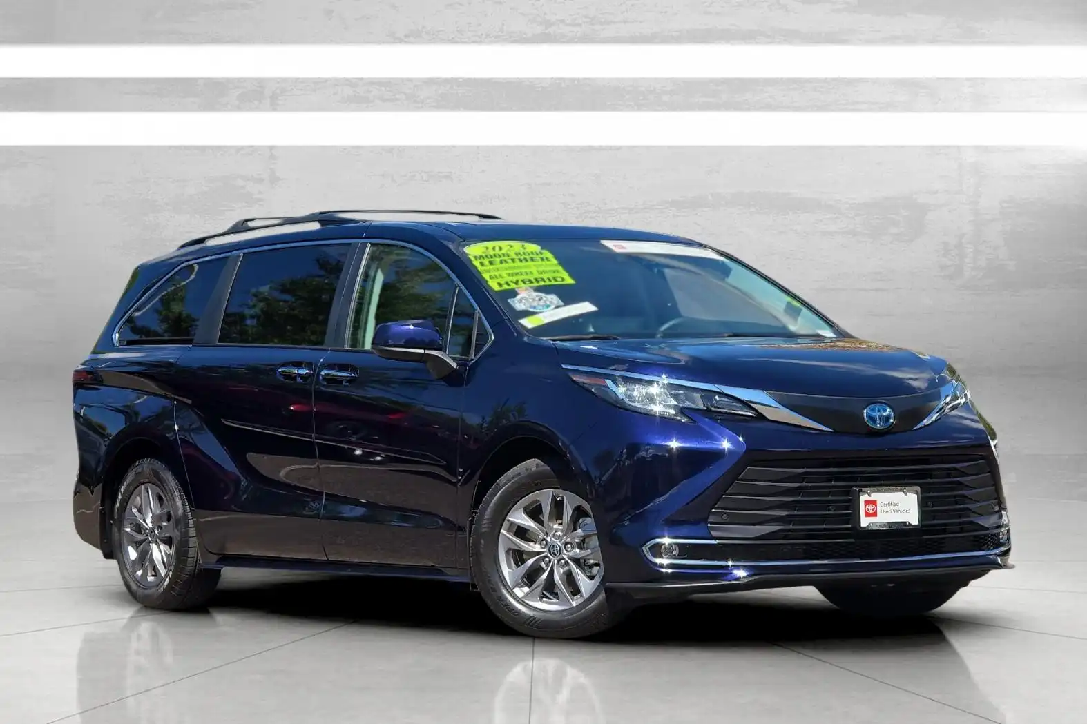 2023 Toyota Sienna XLE 7-Passenger Hybrid AWD's photo